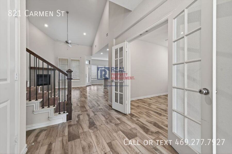 821 Carmen St - Photo 5 of 39