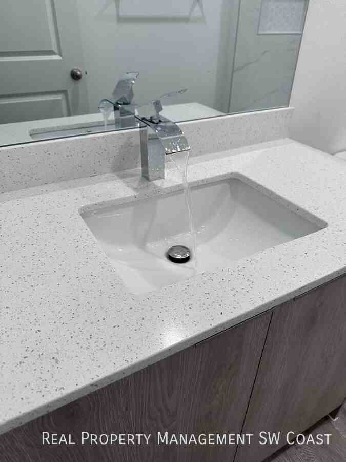 1263 Hillcrest St E - Photo 2 of 23