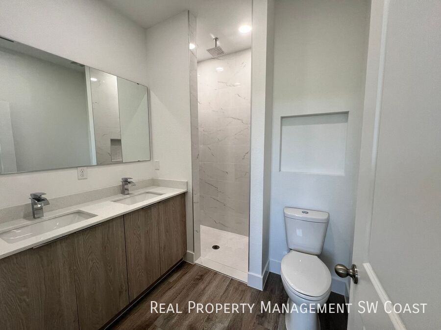 1263 Hillcrest St E - Photo 3 of 23