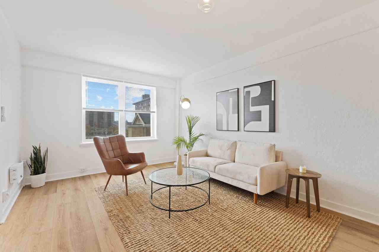 St. Regis Apartments - Photo 3 of 4