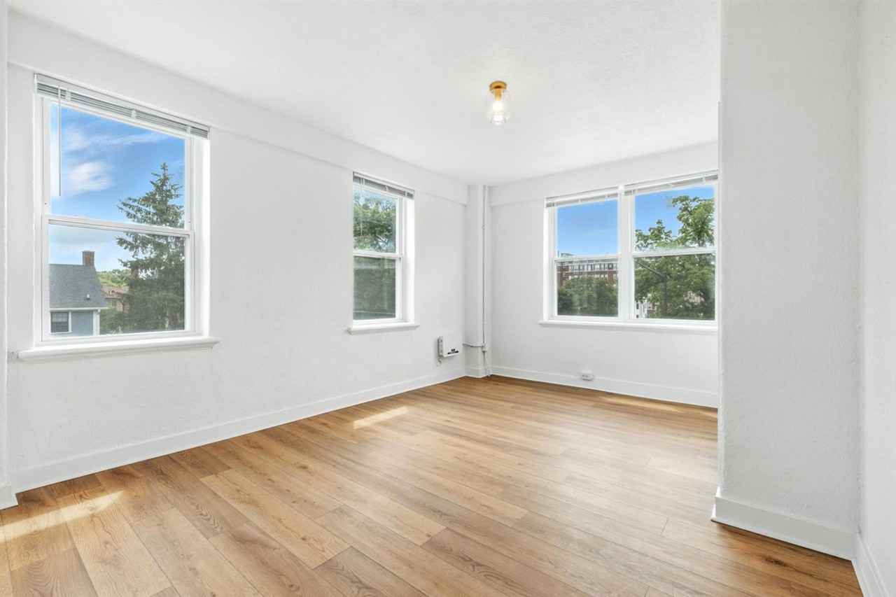 St. Regis Apartments - Photo 4 of 4