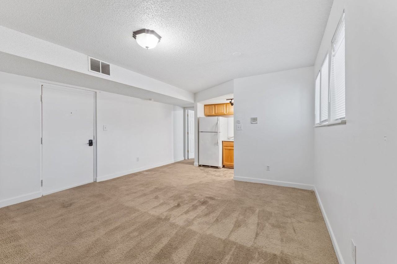 Balsam Avenue Apartments: The Courts - Photo 6 of 34