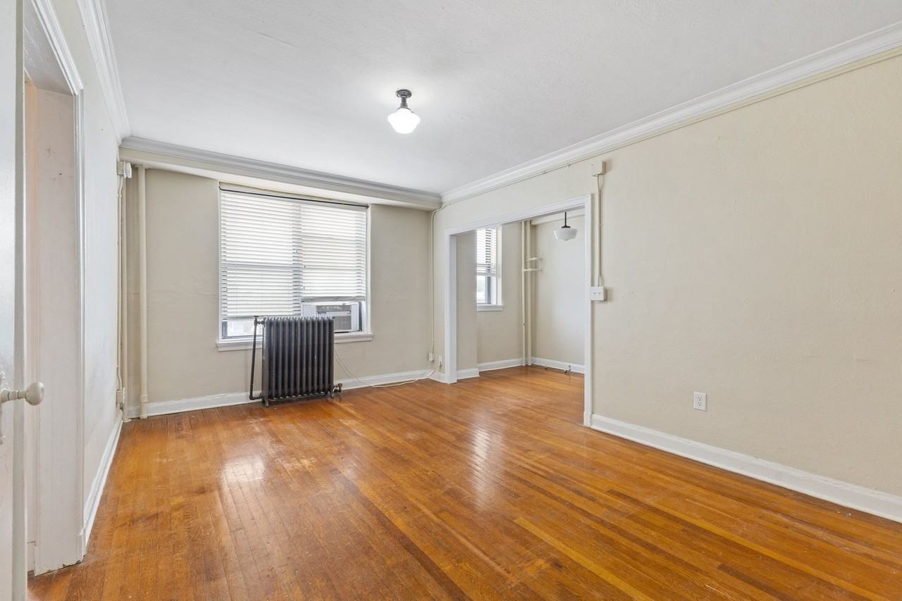 28 E 16th St #405 - Photo 5 of 12