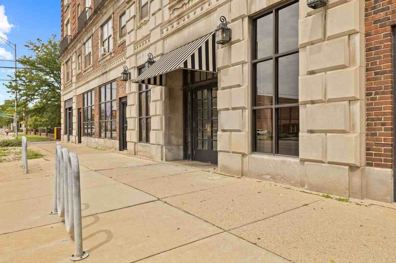 28 E 16th St #603 - Photo 6 of 12