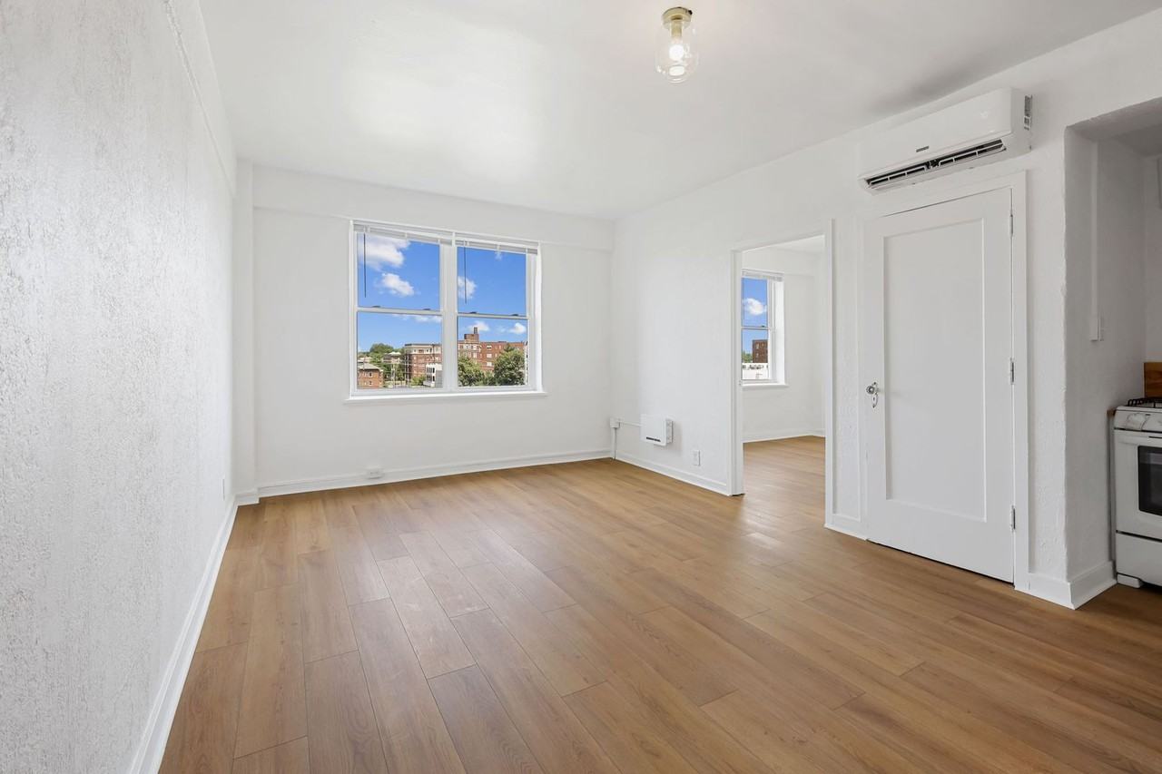 26 E 14th St #B1 - Photo 2 of 15