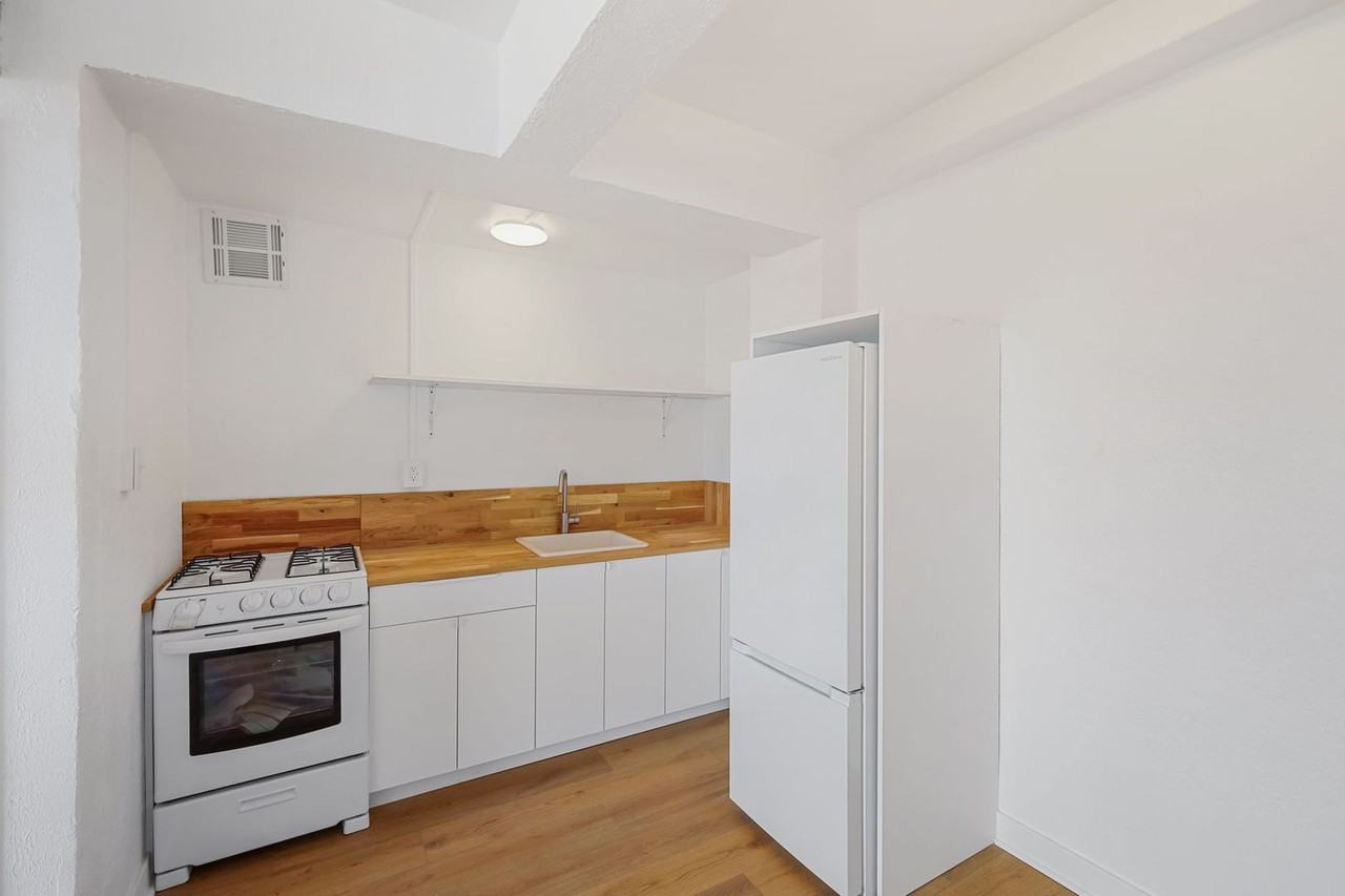 26 E 14th St #B1 - Photo 5 of 15