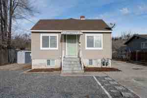 featured image of 701 E 200 N