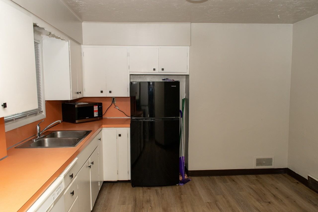 701 E 200 N - Photo 3 of 10