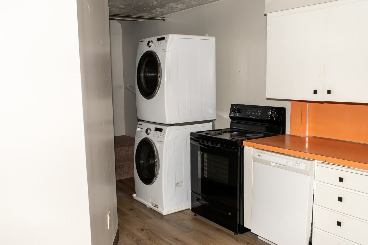 701 E 200 N - Photo 4 of 10