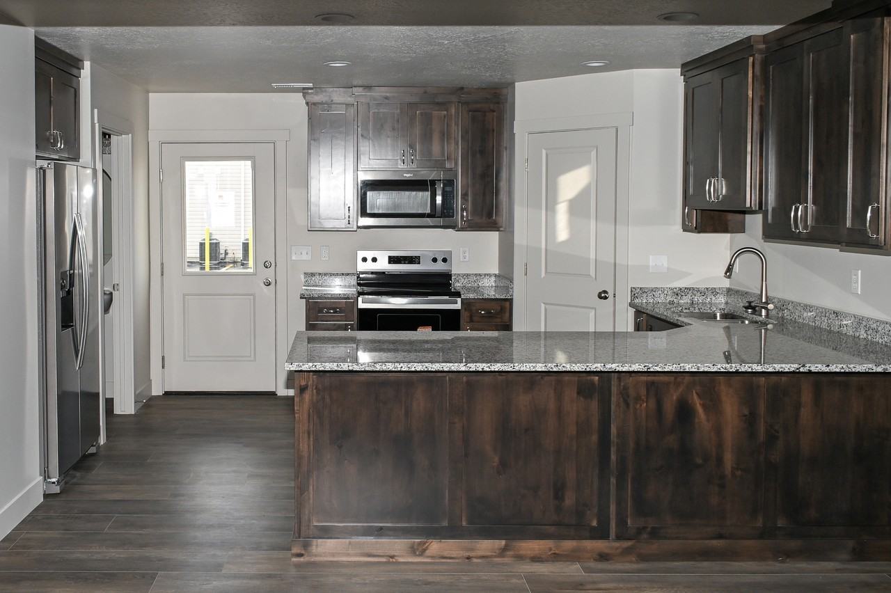 2762 W 450 N - Photo 3 of 20