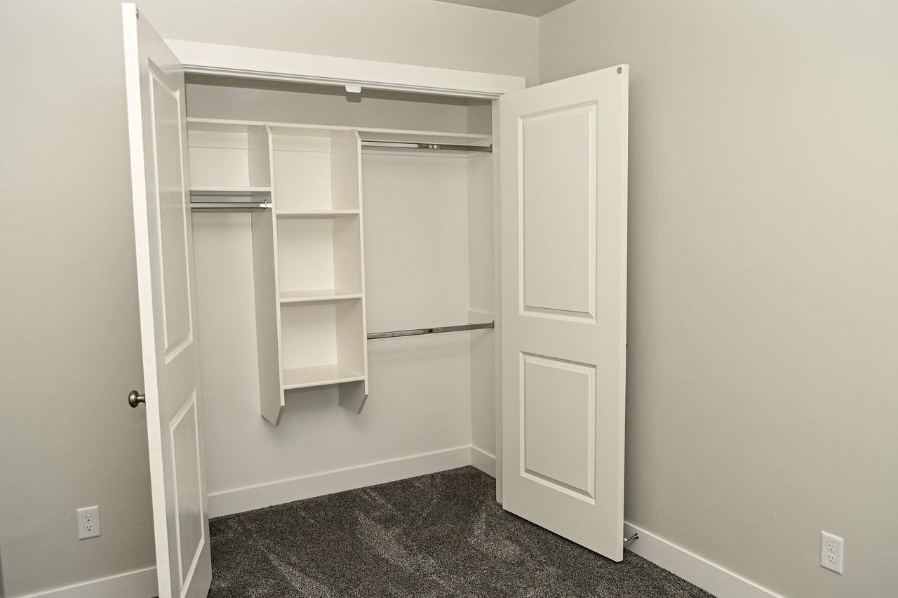 S 1220 E - Photo 4 of 27