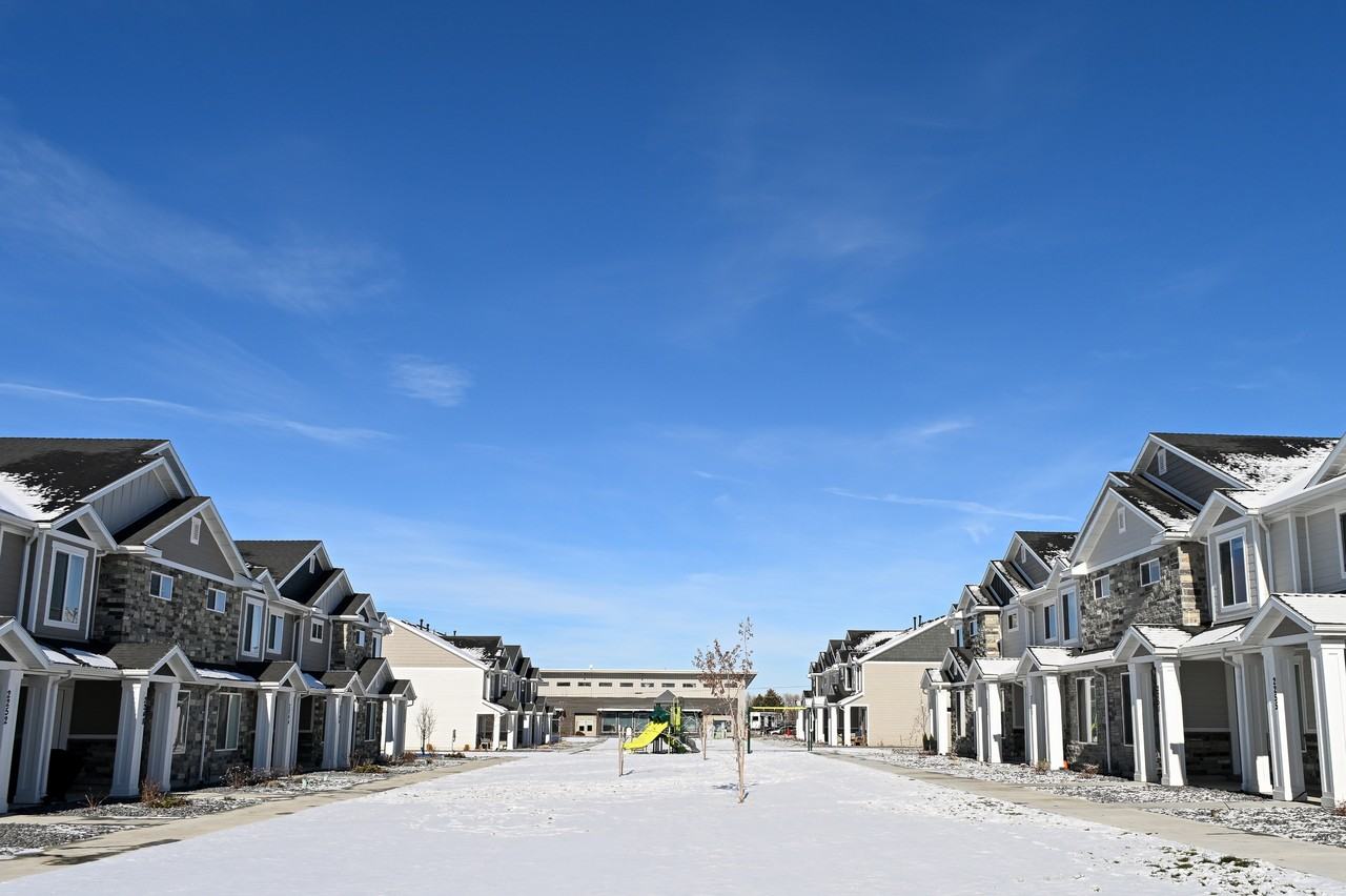 S 1220 E - Photo 5 of 27