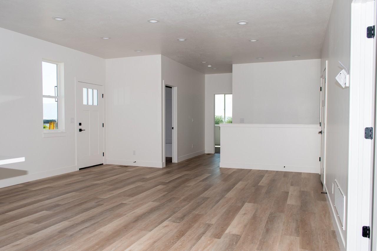 880 S 340 E - Photo 3 of 28