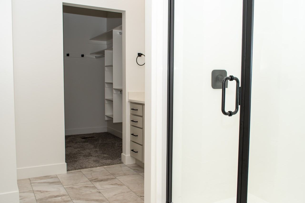 880 S 340 E - Photo 7 of 28