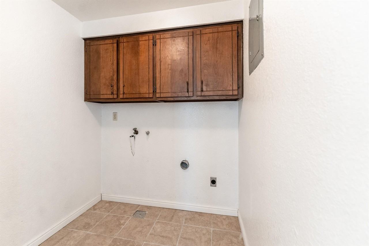 180 E 100 N - Photo 2 of 14