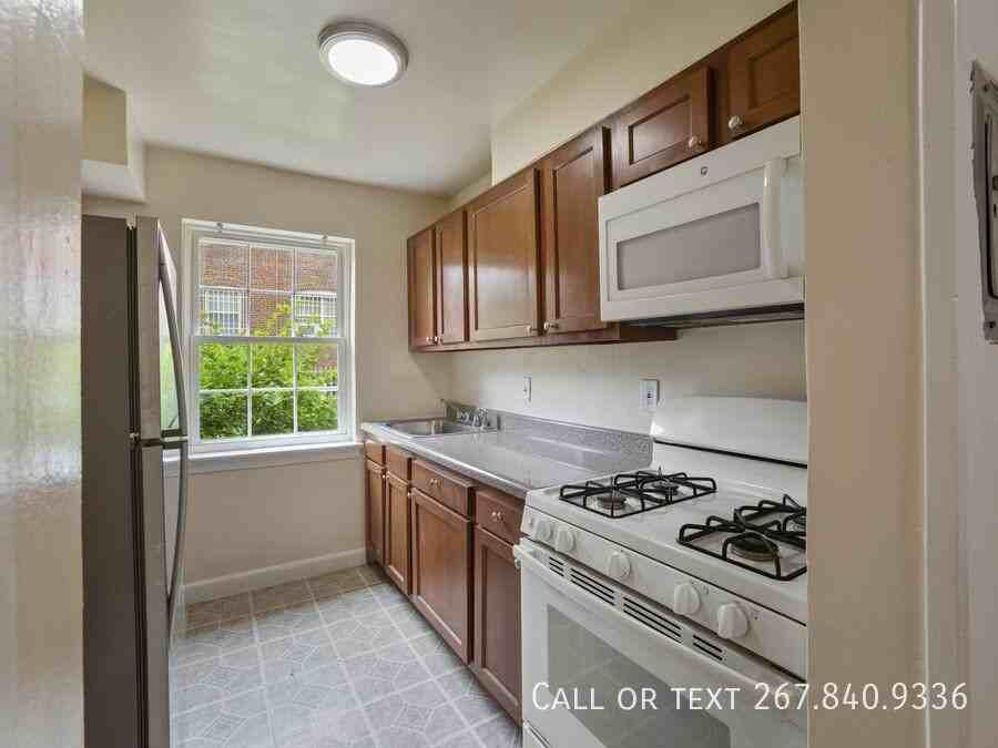 30 Danbury St Se #1 - Photo 2 of 8