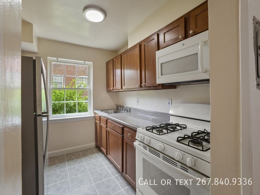 24 Danbury St Se #4 - Photo 2 of 8