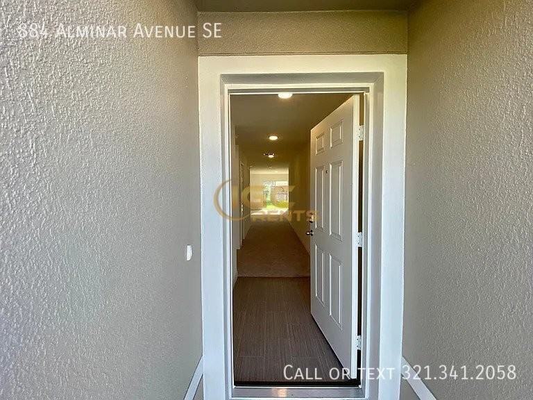 884 Alminar Ave Se - Photo 4 of 44