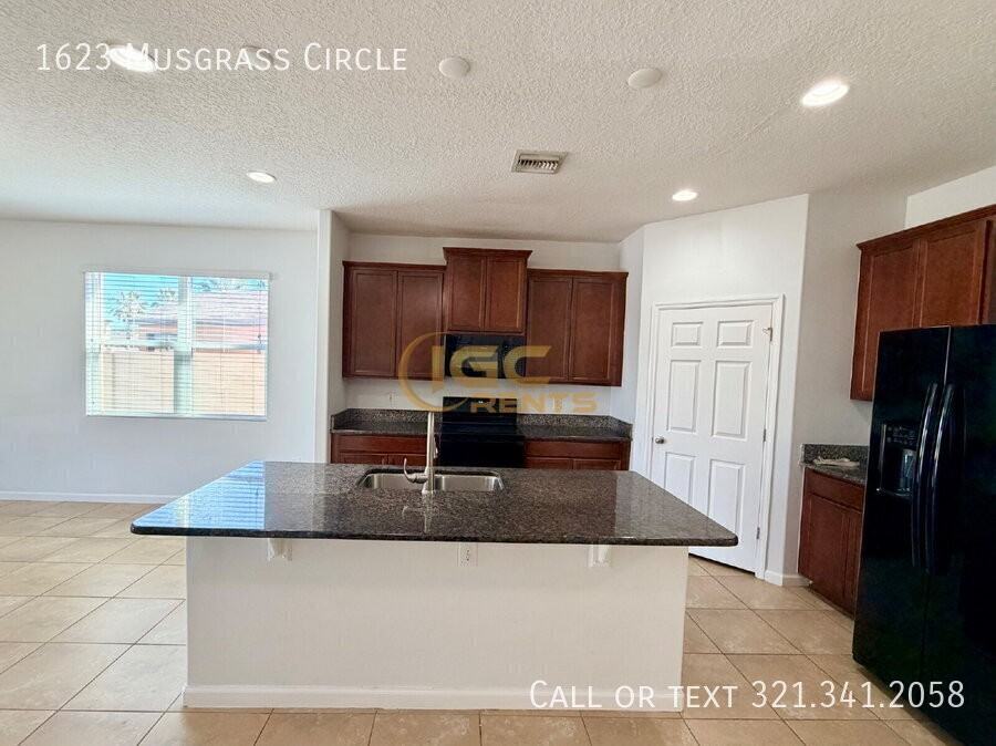 1623 Musgrass Cir - Photo 2 of 27