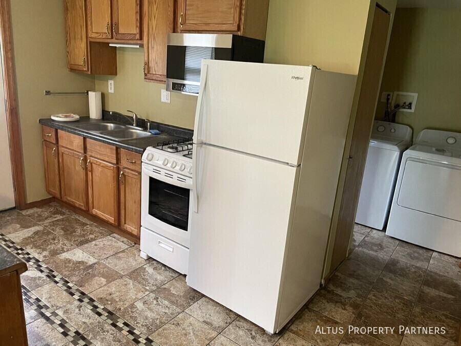 926 Greenwood Ave #2 - Photo 2 of 16