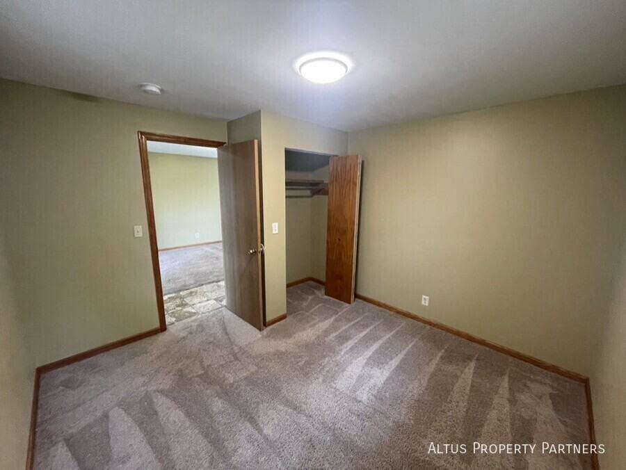 926 Greenwood Ave #2 - Photo 4 of 16