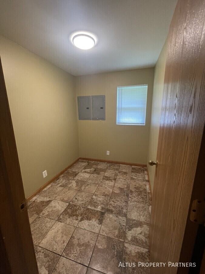 926 Greenwood Ave #2 - Photo 6 of 16