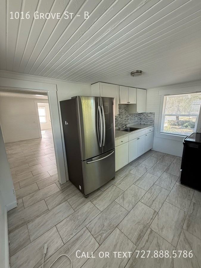 1016 Grove St #B - Photo 4 of 18