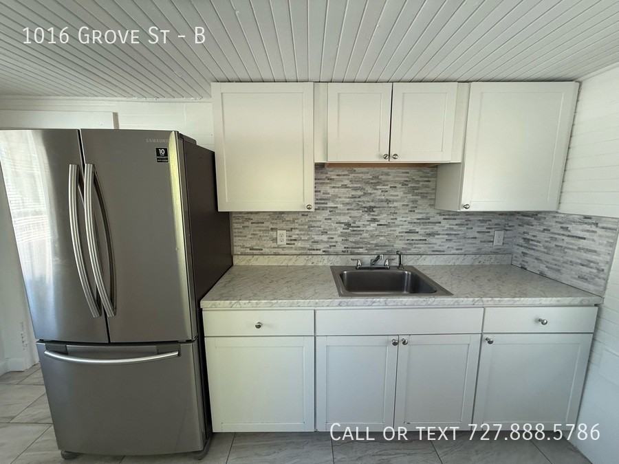 1016 Grove St #B - Photo 3 of 18