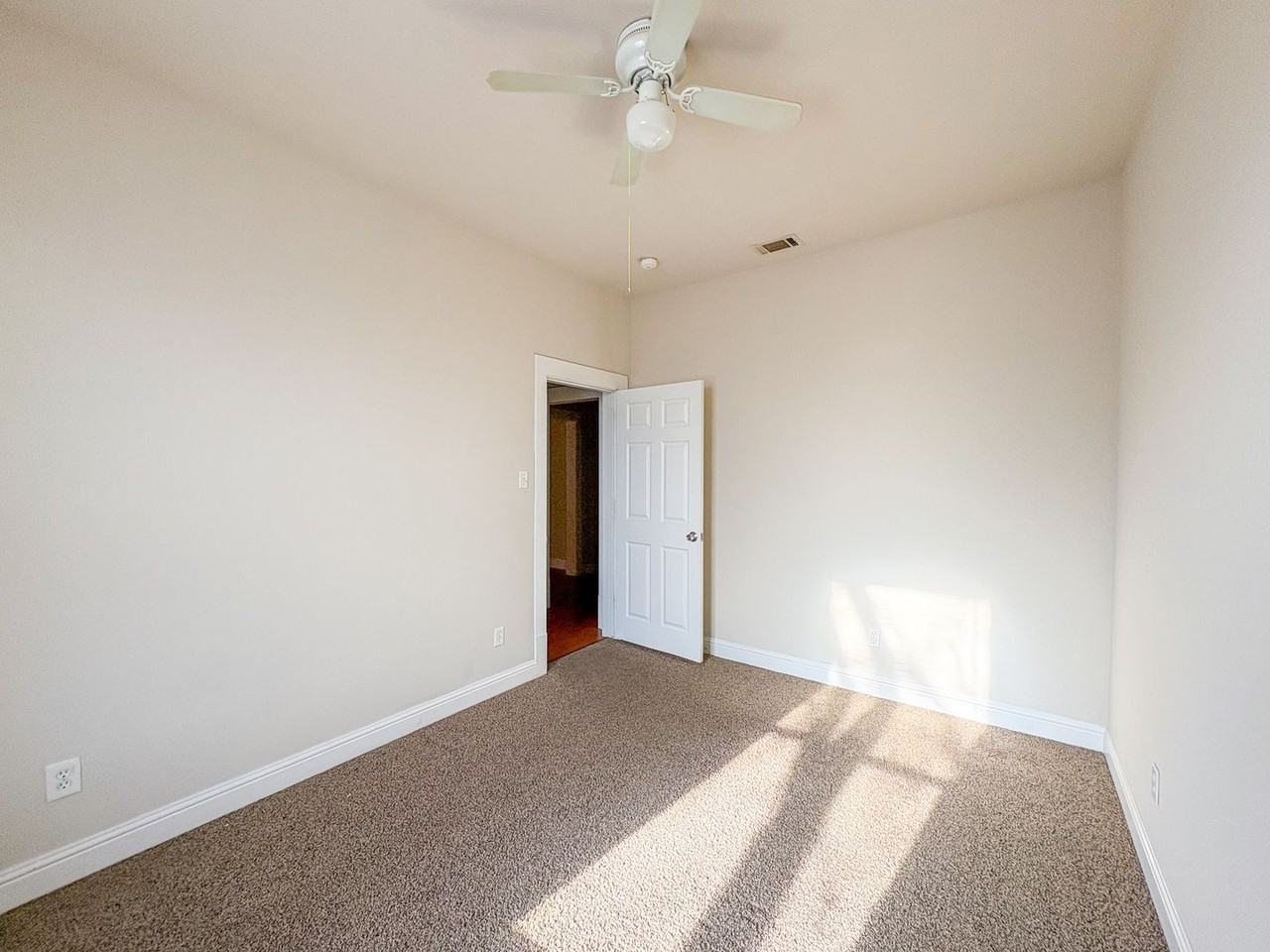 2208 Sanger Ave Apt 1-4 #3 - Photo 4 of 5