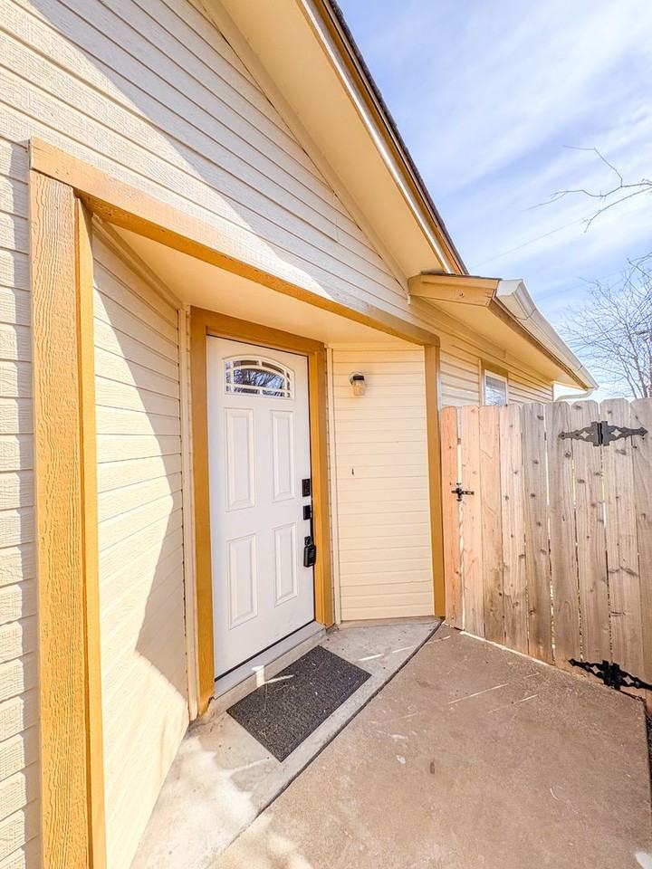 1312 Westway Dr - Photo 2 of 12