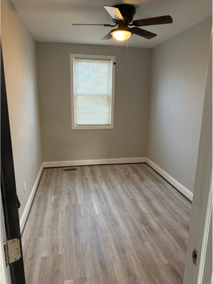 3831 Derby Manor Dr - Photo 5 of 18