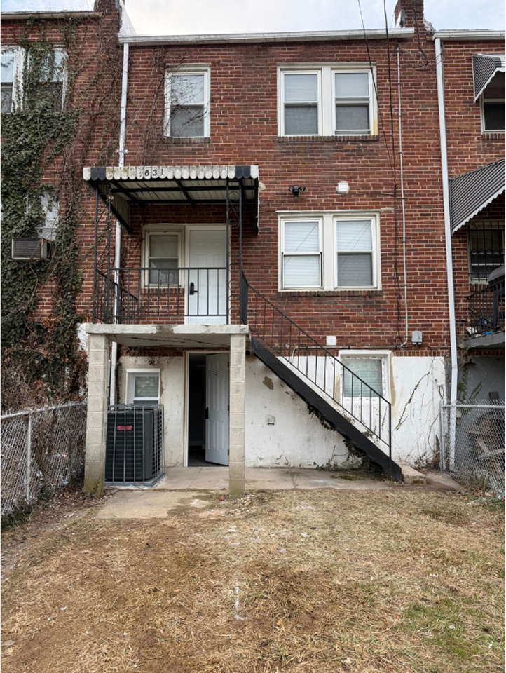 3831 Derby Manor Dr - Photo 2 of 18