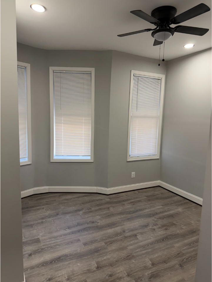 1927 Harlem Ave - Photo 2 of 10