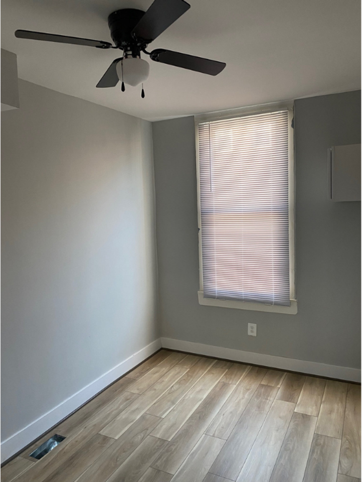 1255 Sargeant St - Photo 2 of 10