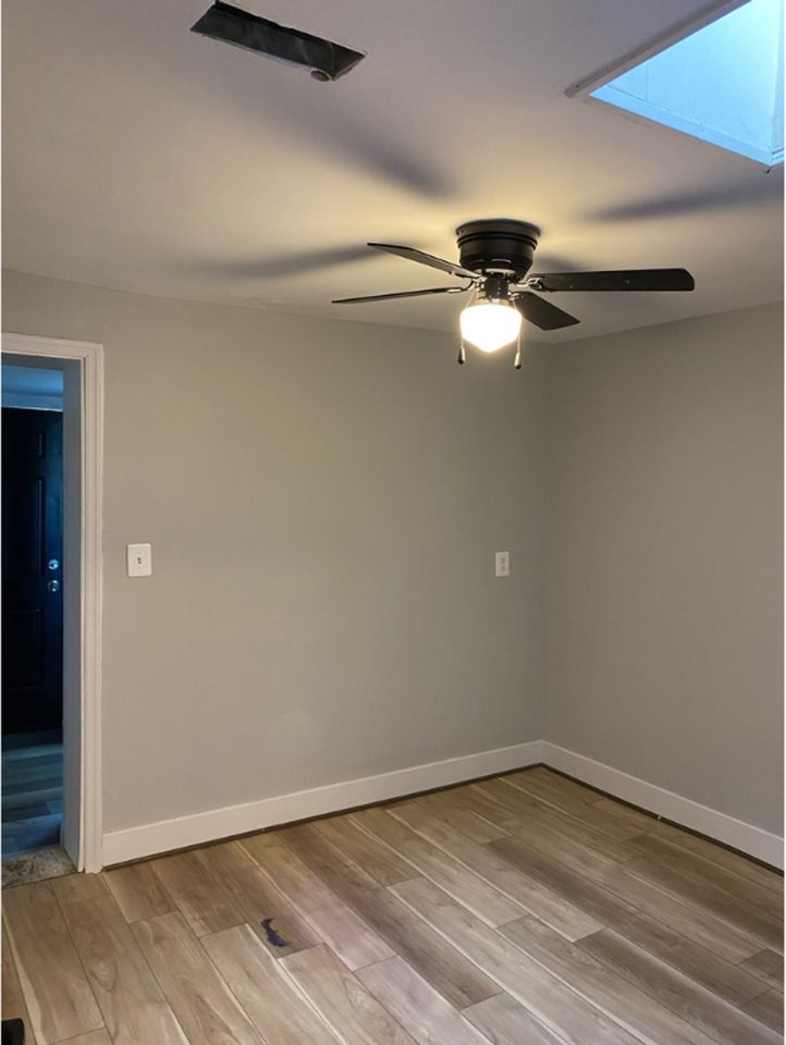 1255 Sargeant St - Photo 4 of 10