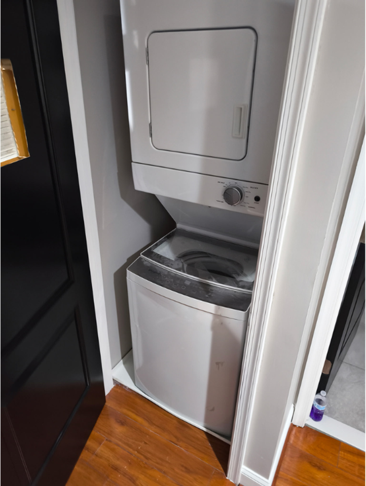 1932 Bank St #3A - Photo 5 of 34