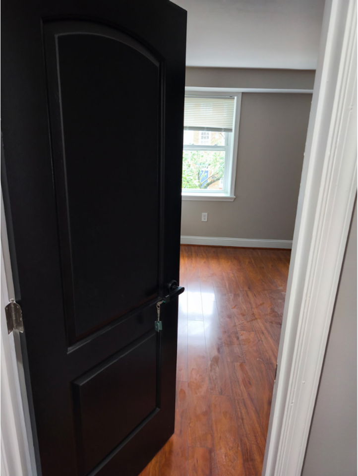 1932 Bank St #3A - Photo 7 of 34