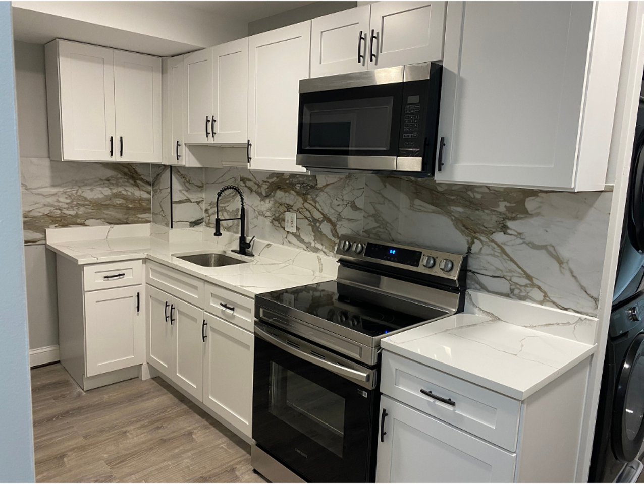 210 N Mount St - Photo 5 of 10