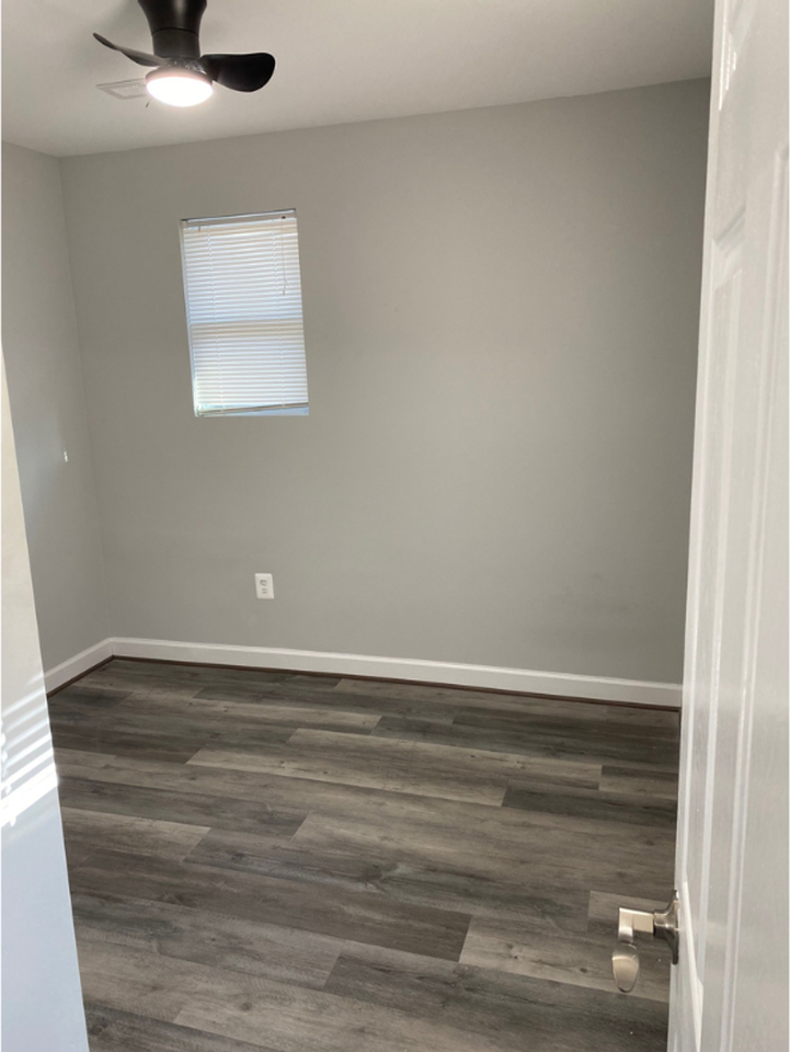 438R Main St #8 - Photo 6 of 6