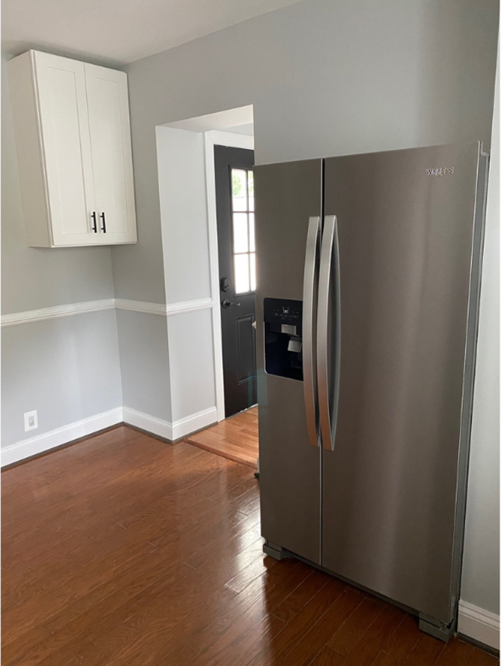 4319 Kenwood Ave - Photo 5 of 29