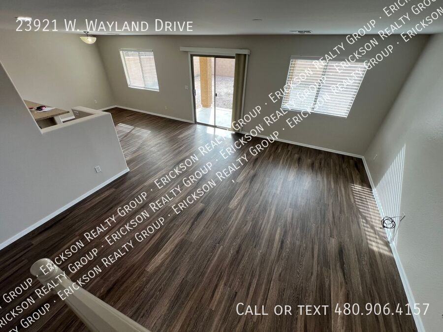 23921 W Wayland Dr - Photo 6 of 31