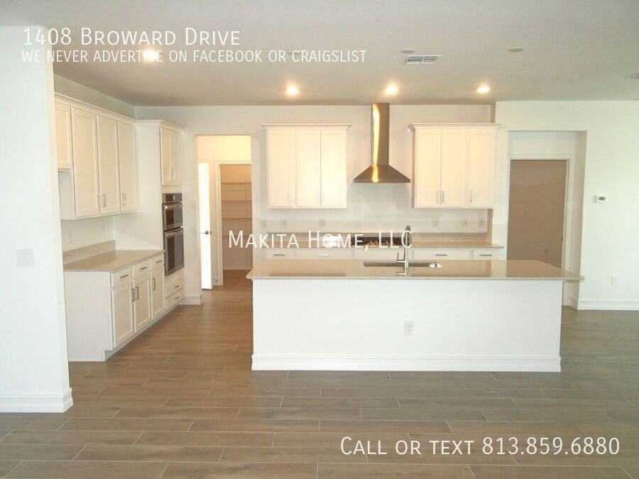 1408 Broward Dr - Photo 3 of 25