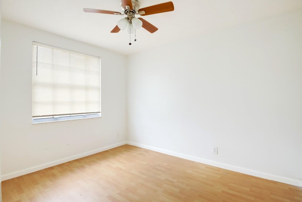 6420 Park Lake Cir #6420 - Photo 5 of 32