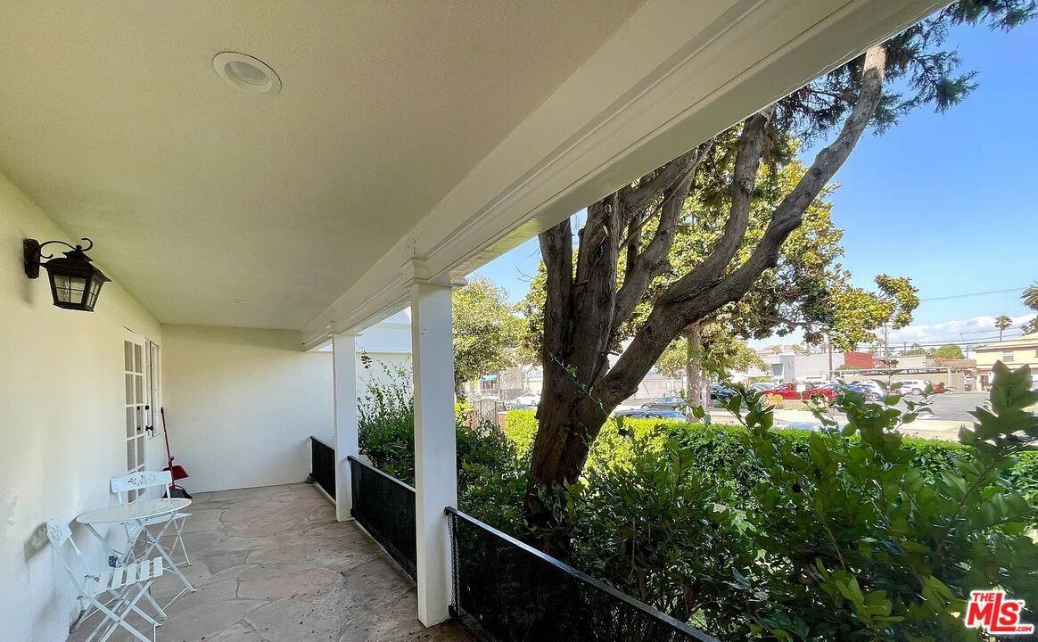 1212 10th St #1212-2 - Photo 3 of 36