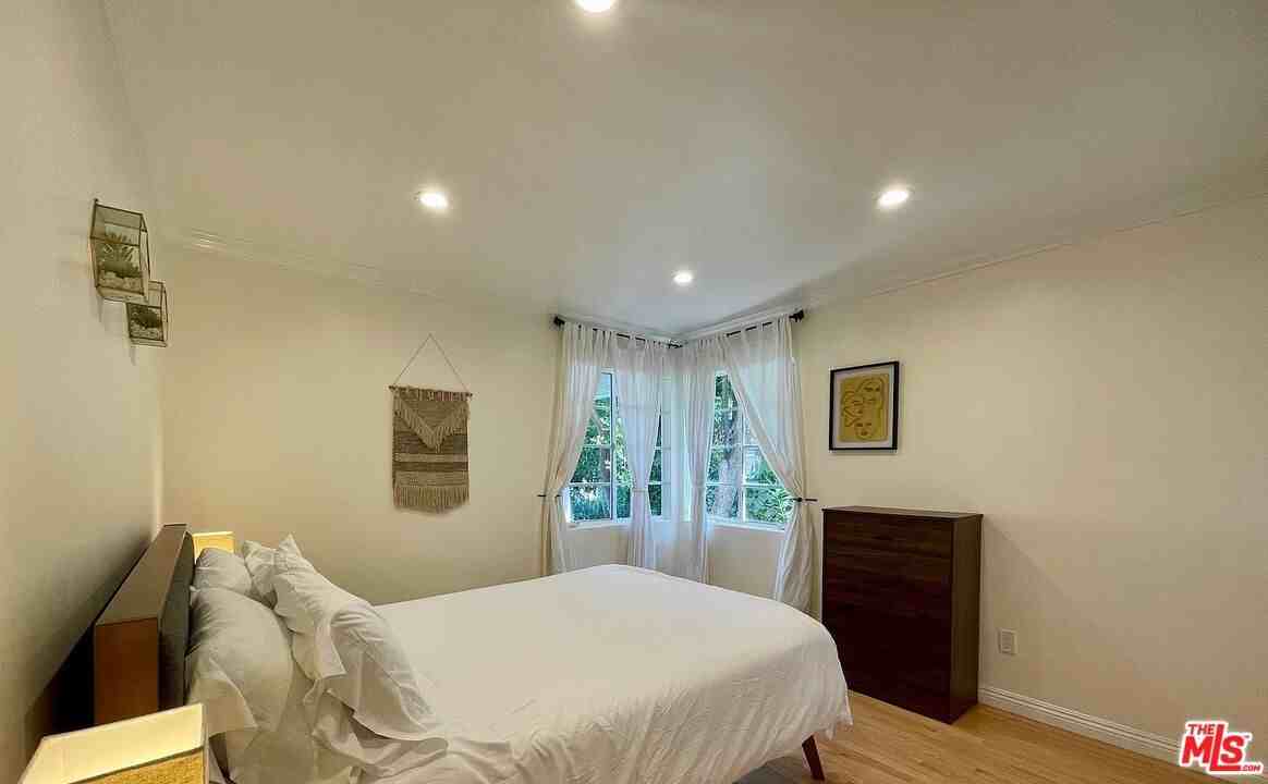 1212 10th St #1212-2 - Photo 6 of 36