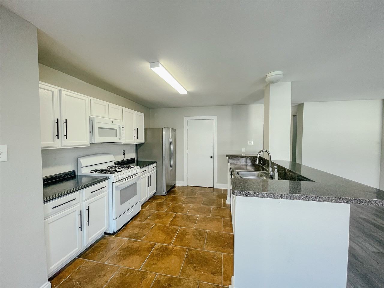 11913 Longwood Garden Way #11913 - Photo 3 of 26