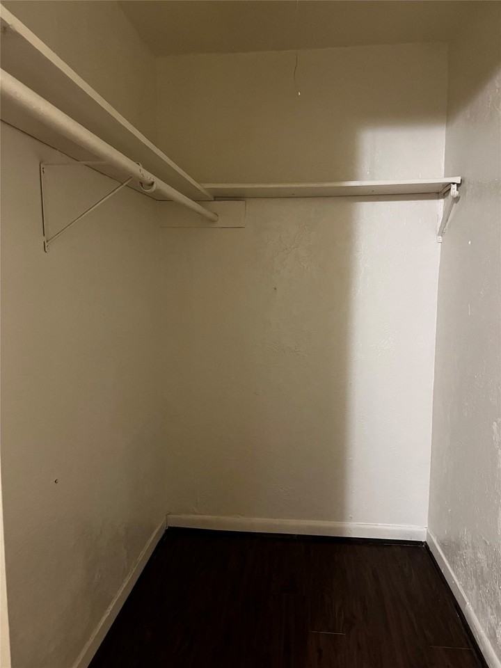 1014 E 23rd St #1014-2 - Photo 4 of 12