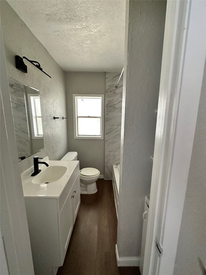 1014 E 23rd St #1014-2 - Photo 6 of 12