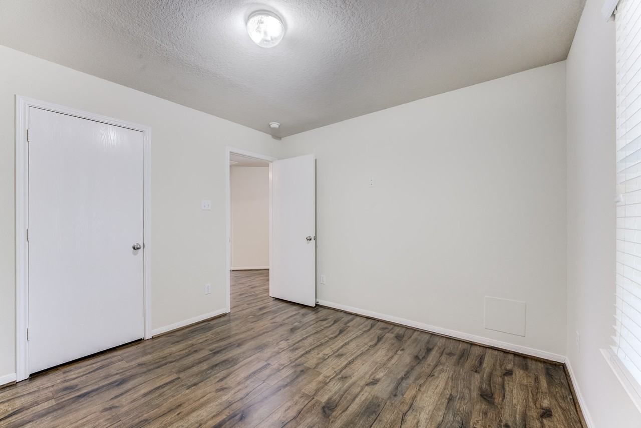 13000 Lazy Ln #13000 - Photo 7 of 26