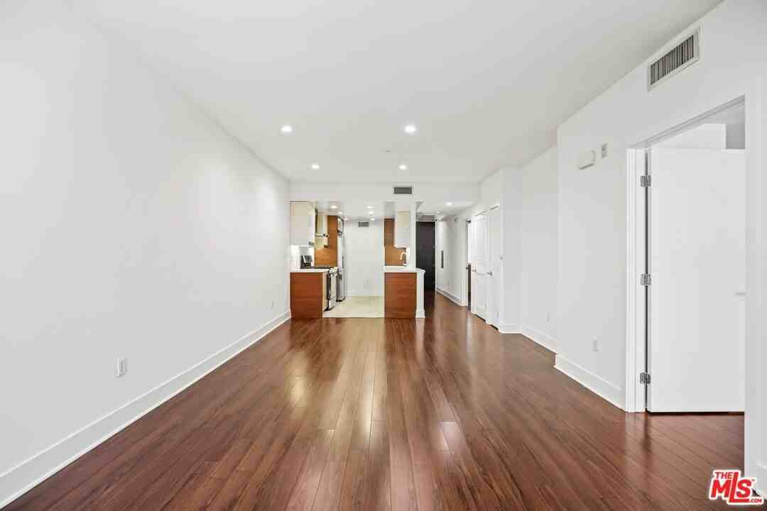 220 E Broadway #220-202 - Photo 2 of 13